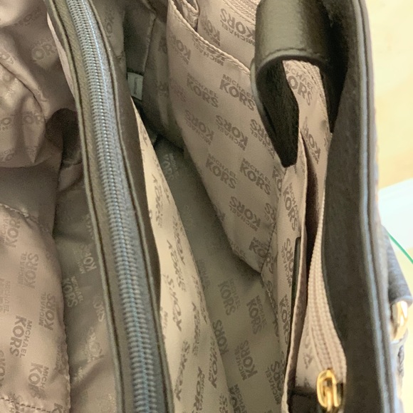 Michael Kors Handbag and Wallet Set - Picture 9 of 10